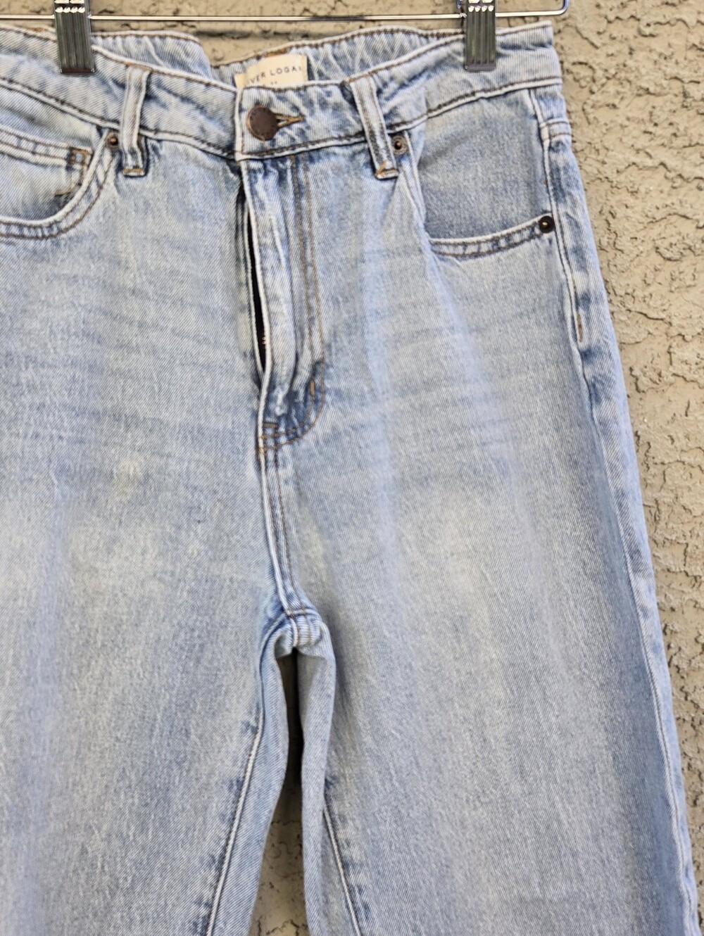 Oliver Logan Aberdeen Light Wash High-Rise Straight Crop Jeans - Light Blue - Picture 5 of 13